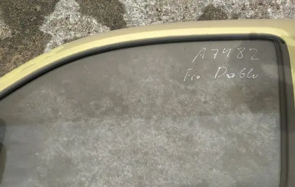 Fiat Doblo Front door window glass four-door