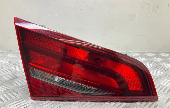 Audi A3 S3 8V Tailgate rear/tail lights 8V4945093