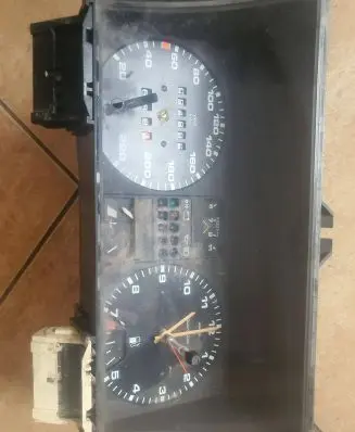Volkswagen Jetta I Speedometer (instrument cluster) AMP927296