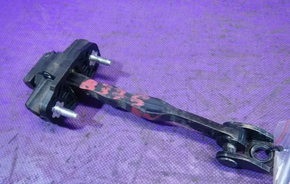 Ford Focus Front door check strap stopper