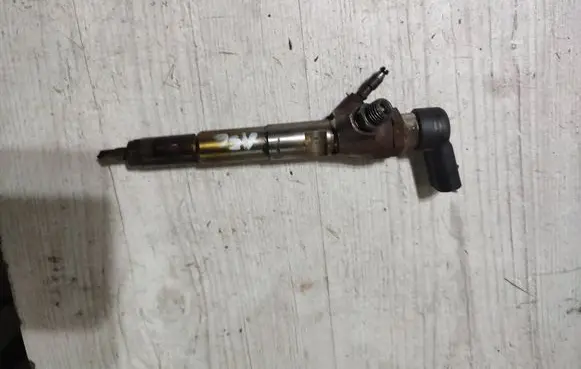 Mercedes-Benz GLA W156 Fuel injector 166006212R