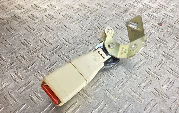 Lexus LS 460 - 600H Rear seatbelt buckle 1053081 1046972