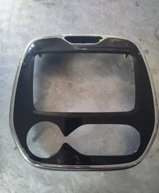 Renault Captur Radio/GPS head unit trim 682705384R