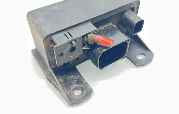 Mercedes-Benz E W211 Glow plug pre-heat relay 0285454032