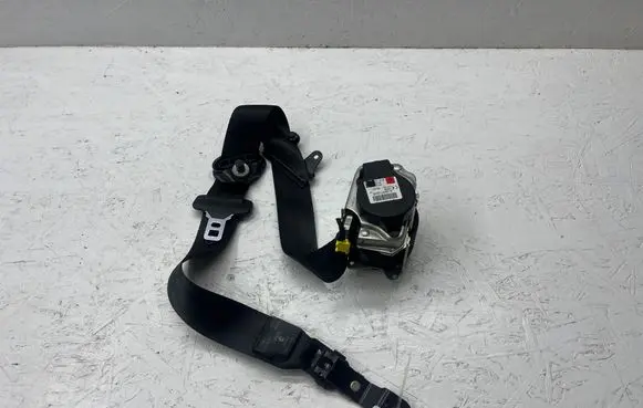 Volvo V40 Front seatbelt 31418480