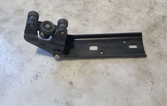 Nissan Primastar Sliding door middle roller runner 311973E