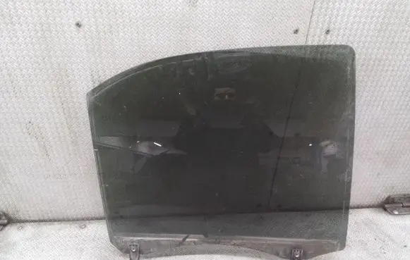 KIA Sorento Rear door window glass