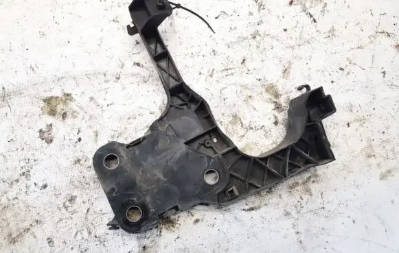 Renault Scenic II - Grand scenic II Front bumper mounting bracket 8200137495
