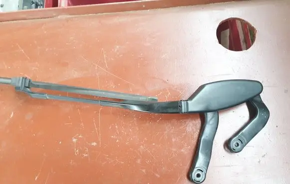 Mercedes-Benz CLS C219 Front wiper blade arm A2118200444
