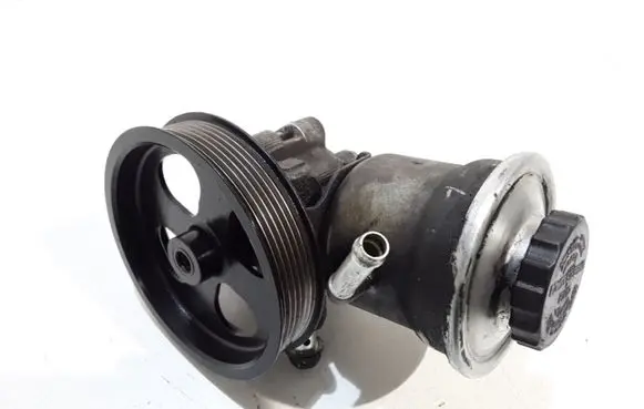 Toyota Avensis T250 Power steering pump U12