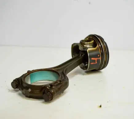 Audi A4 S4 B9 8W Piston 
