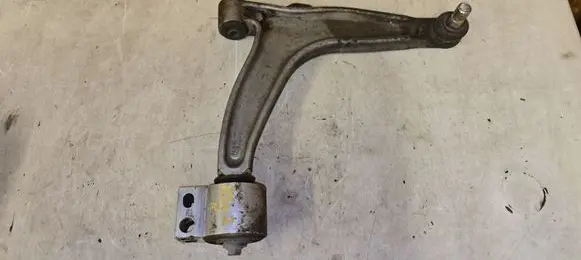 Opel Vectra C Front lower control arm/wishbone 