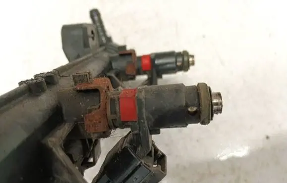 Skoda Praktik (5J8) Fuel injector 03e906031a