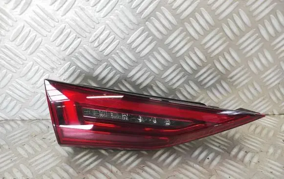 Tailgate rear/tail lights