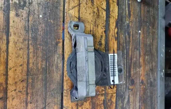 Ford Focus C-MAX Engine mount bracket CV616F012EB