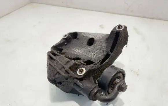 BMW 5 E60 E61 Generator/alternator bracket 7786708