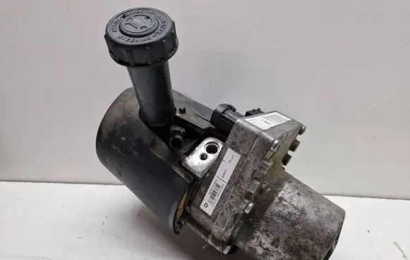 Peugeot 407 Power steering pump 9670302280