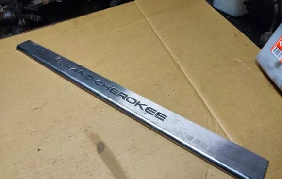 Jeep Grand Cherokee (WJ) Front sill trim cover