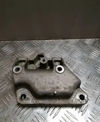 Skoda Octavia Mk2 (1Z) Engine mounting bracket 1K0199111