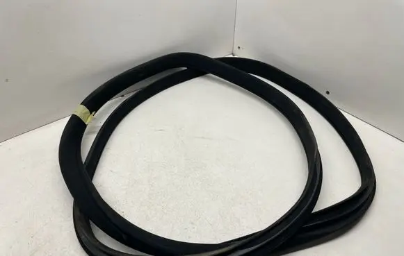 Mercedes-Benz C W204 Front door rubber seal A2046971051