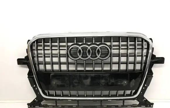 Audi Q3 8U Front bumper upper radiator grill 8R0853651R 8R0853651AB