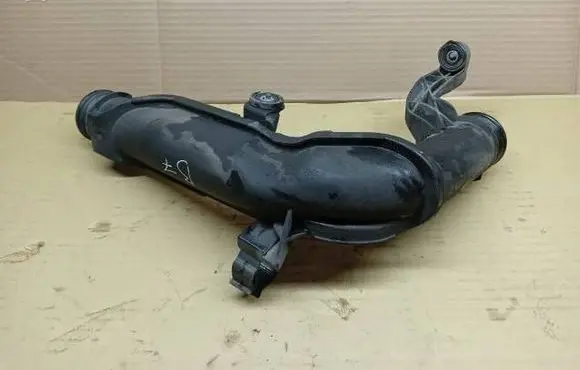 Volkswagen PASSAT B7 Intercooler hose/pipe 1K0145770AE