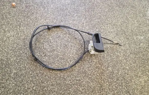Fiat 500L Engine bonnet (hood) release handle
