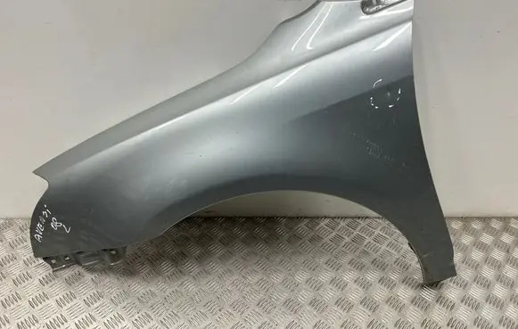 Toyota Avensis T250 Fender 