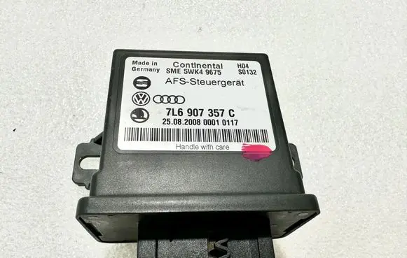 Volkswagen Touareg I Light module LCM 7L6907357C 5WK49675