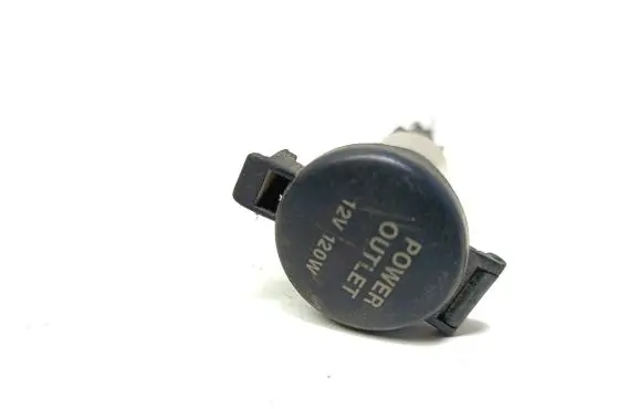 Hyundai Trajet 12 V Socket (front) 