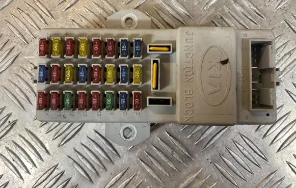 KIA Sorento Fuse module 911703E920
