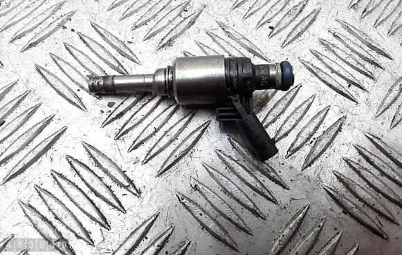 Audi A4 S4 B8 8K Fuel injector