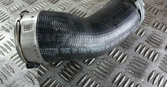 Volvo V40 Intercooler hose/pipe 31657738 31657752