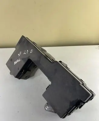 Jaguar XF X250 Fuse module 8X2T14290XD