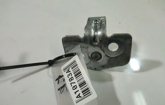 Opel Signum Front door lock loop/hook striker 