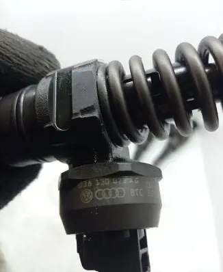 Skoda Octavia Mk2 (1Z) Fuel injector 038130073ag