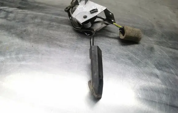 Audi A6 S6 C4 4A Accelerator throttle pedal 4A1721653B