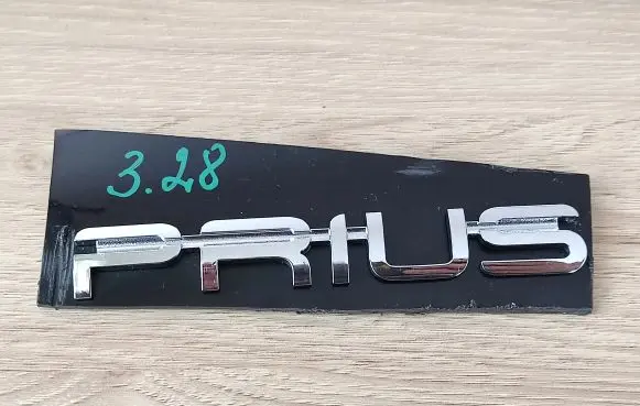 Toyota Prius (XW50) Manufacturers badge/model letters 