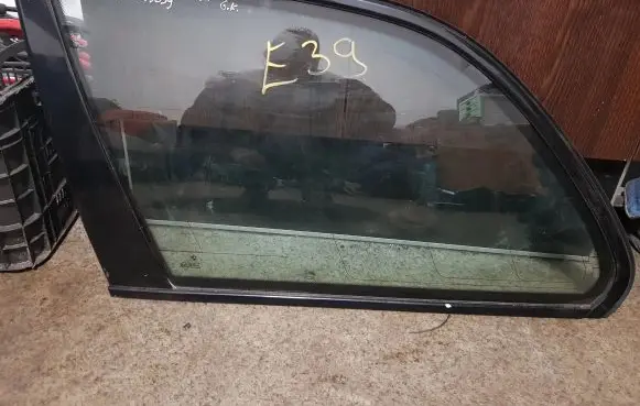 BMW 5 E39 Rear side window 51367145039