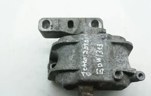 Engine mount bracket