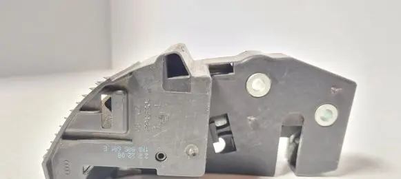 Skoda Octavia Mk2 (1Z) Seat back rest lock catch 1k0885681 222208