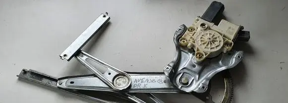 Toyota Avensis T250 Front door window regulator motor