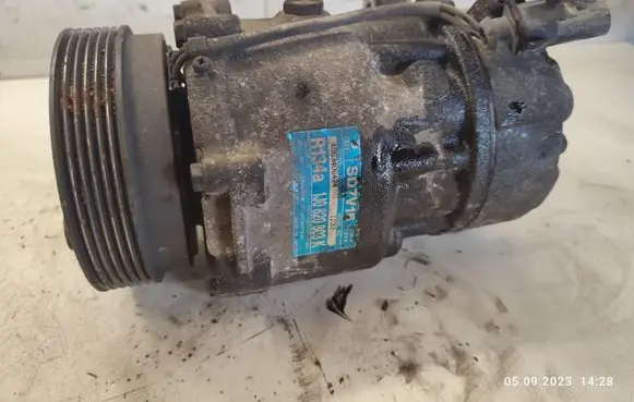 Volkswagen Golf IV Air conditioning (A/C) compressor (pump) 1J0820803K