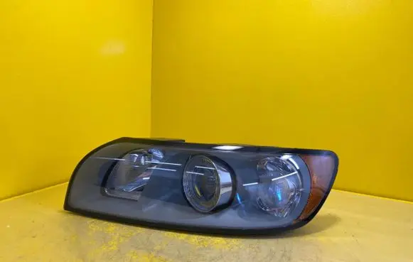 Volvo V50 Headlight/headlamp 31335221