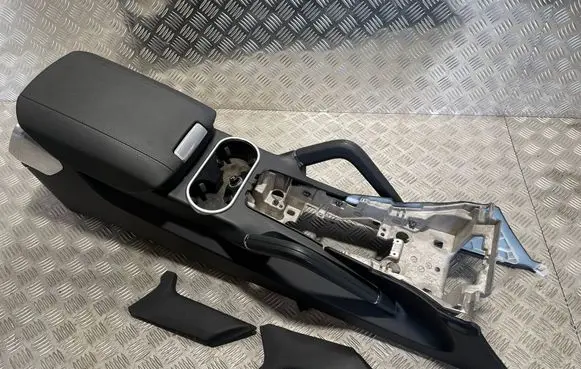 Porsche Cayenne (92A) Center console 