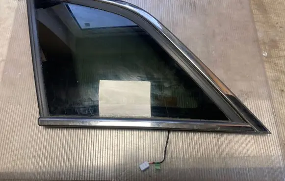 Opel Antara Rear side window P96660068