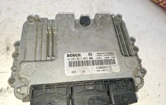 Opel Vivaro Engine control unit/module 8200935115 0281017065 8201105714