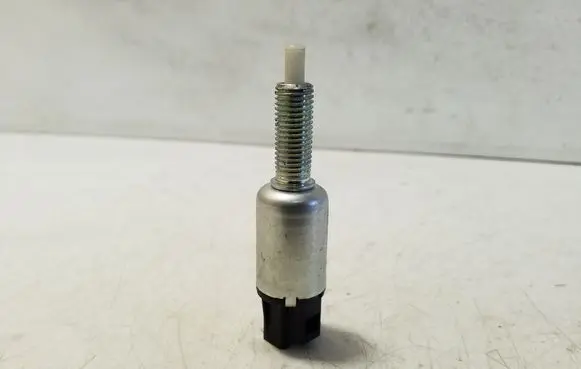 Suzuki Grand Vitara II Clutch pedal sensor 503F