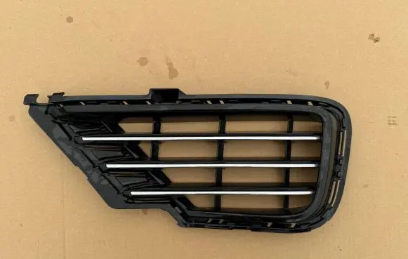 Volkswagen Touareg II Front bumper lower grill 7P6853666G