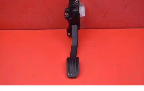 Volvo V60 Accelerator throttle pedal 31329061